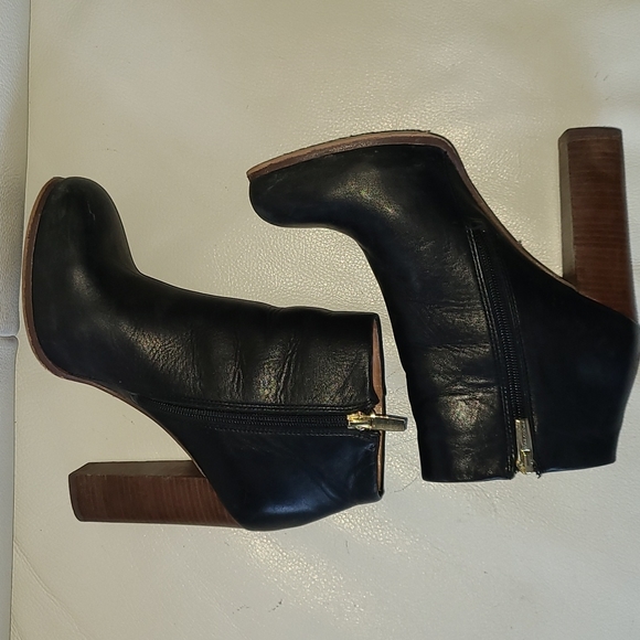 Vince Camuto black leather booties - Picture 7 of 11